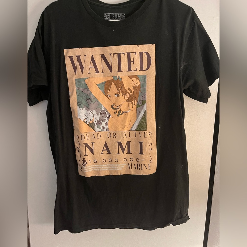 Graphic tee medium